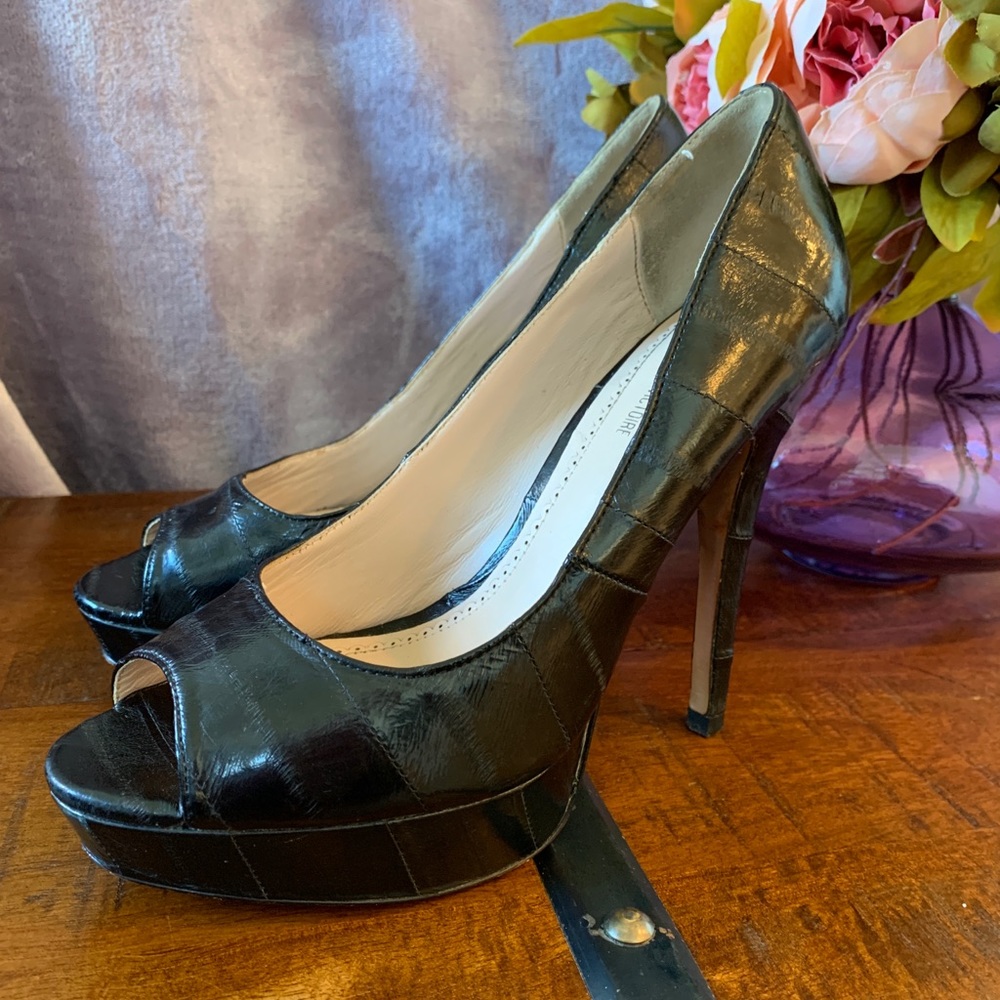 Pour La Victoire black heels 6.5